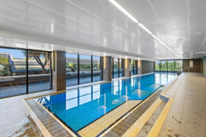 Chic 1-Bed with Balcony Views and Amenities